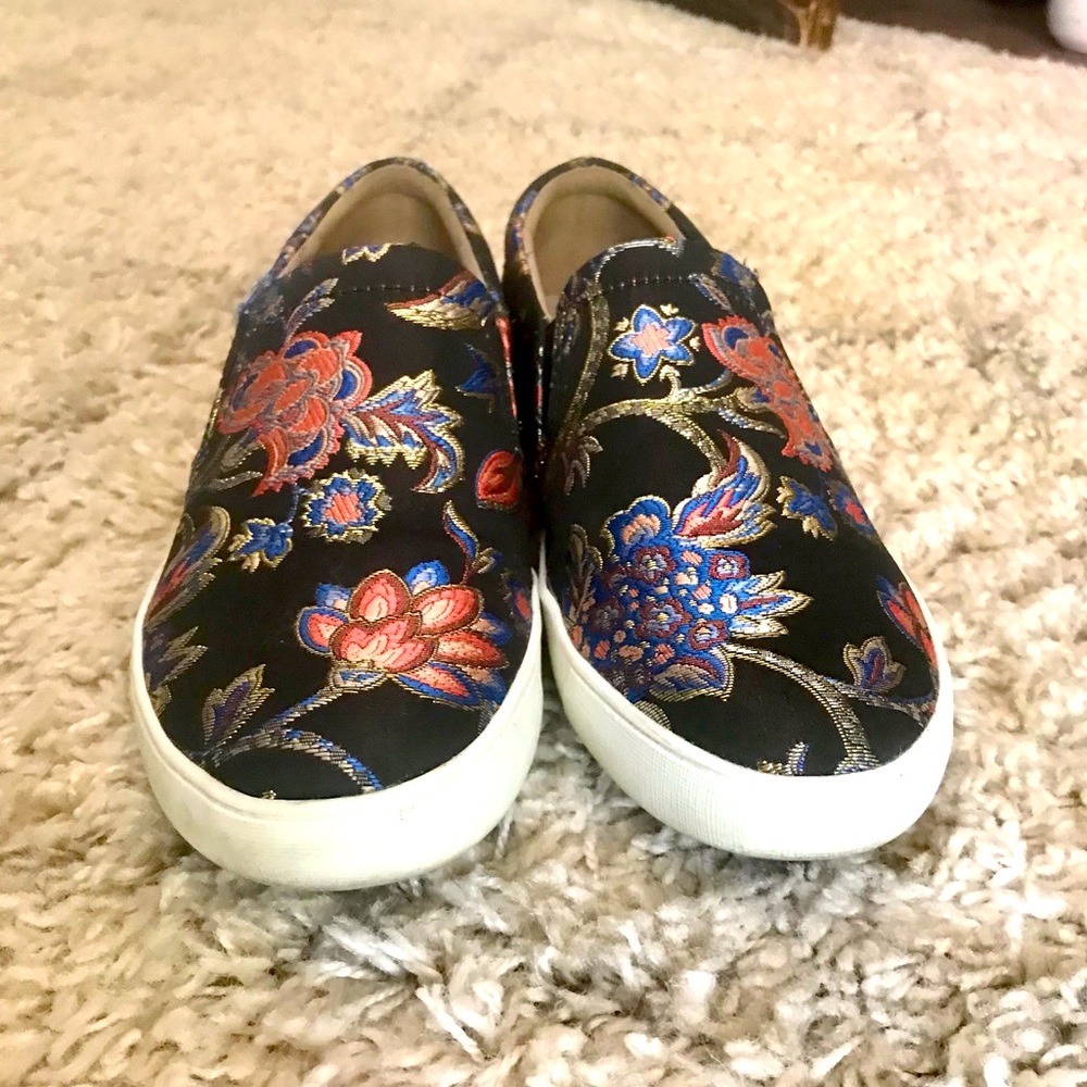 Naturalizer EUC slip-on Brocade sneakers